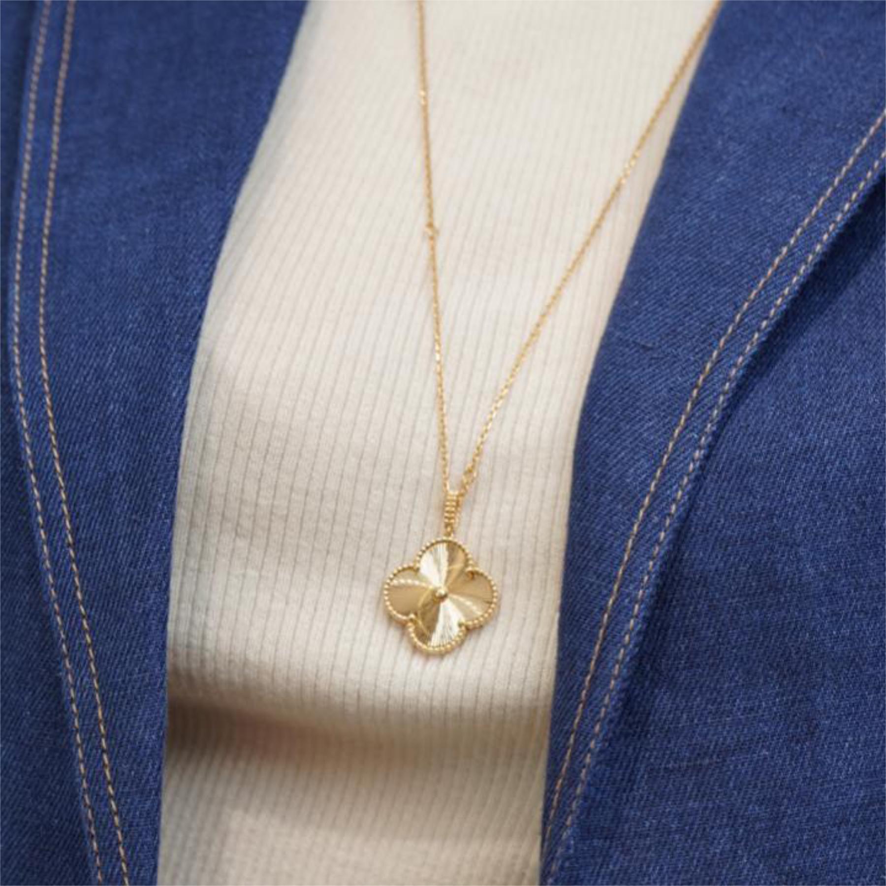 Van Cleef & Arpels Magic Alhambra Guilloché 18K Yellow Gold Pendant Necklace In Excellent Condition In Banbury, GB