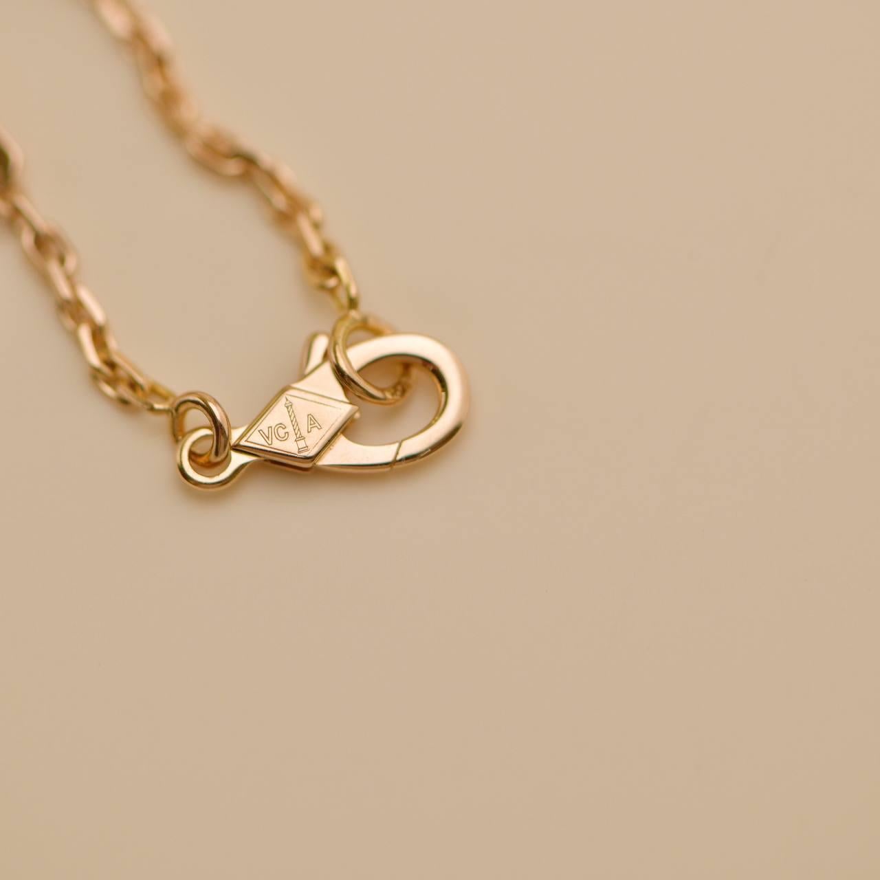 Van Cleef & Arpels Magic Alhambra, collier pendentif en or rose 18 carats en vente 2