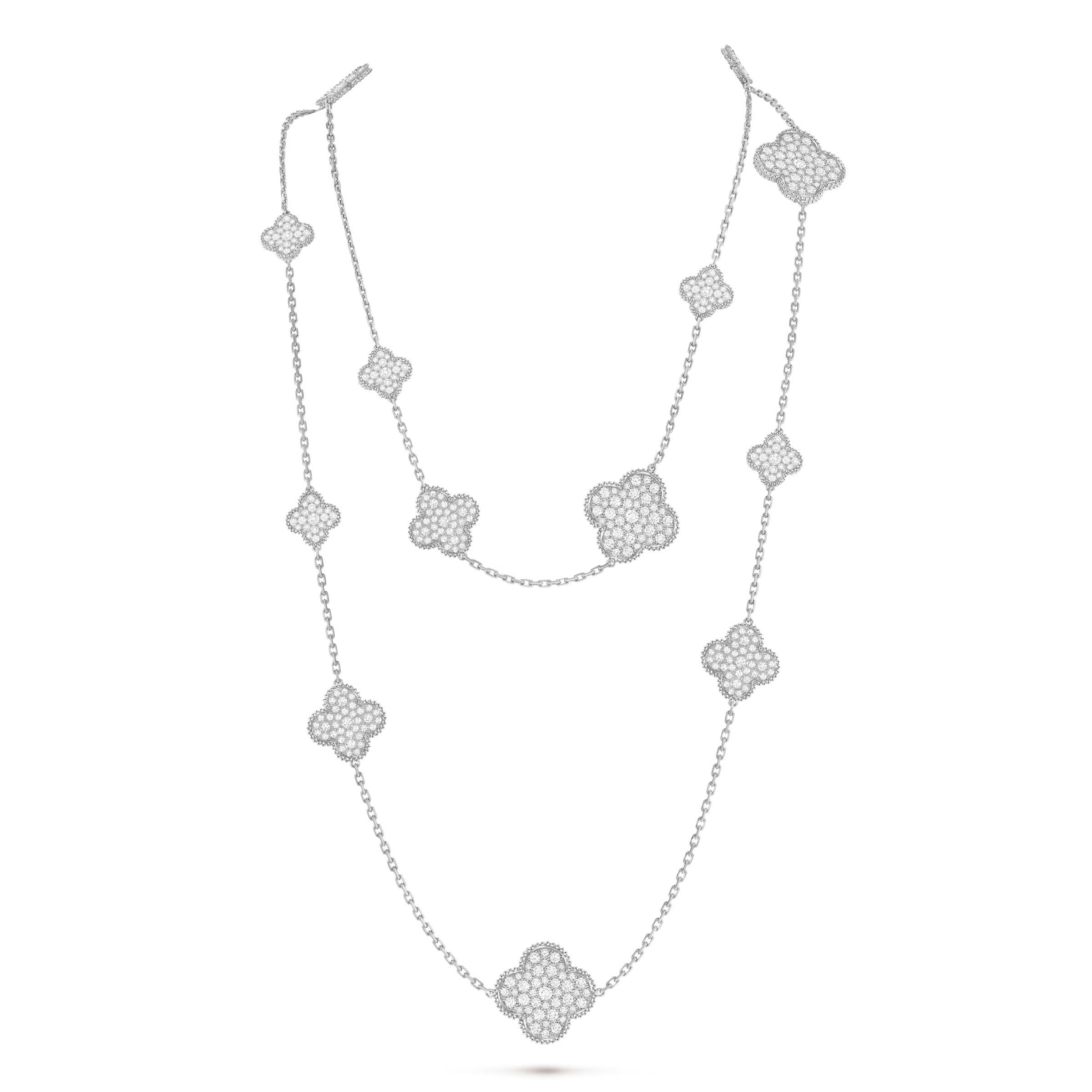 Moderno Van Cleef & Arpels Collana Magic Alhambra Lunga 16 Diamanti Tondi Pave in vendita