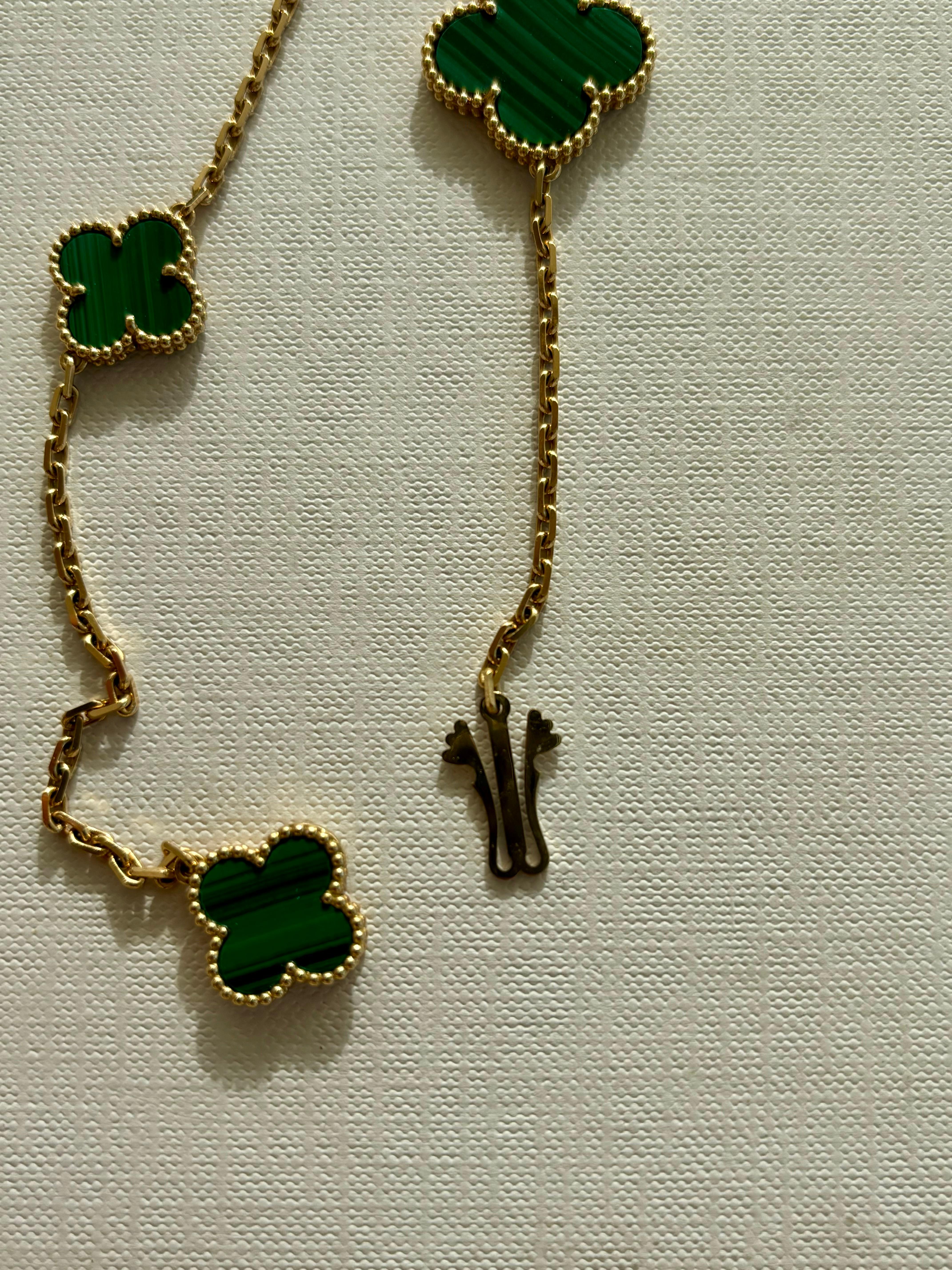 Van Cleef & Arpels Magic Alhambra Halskette aus Gelbgold mit langenen Motiven im Angebot 5