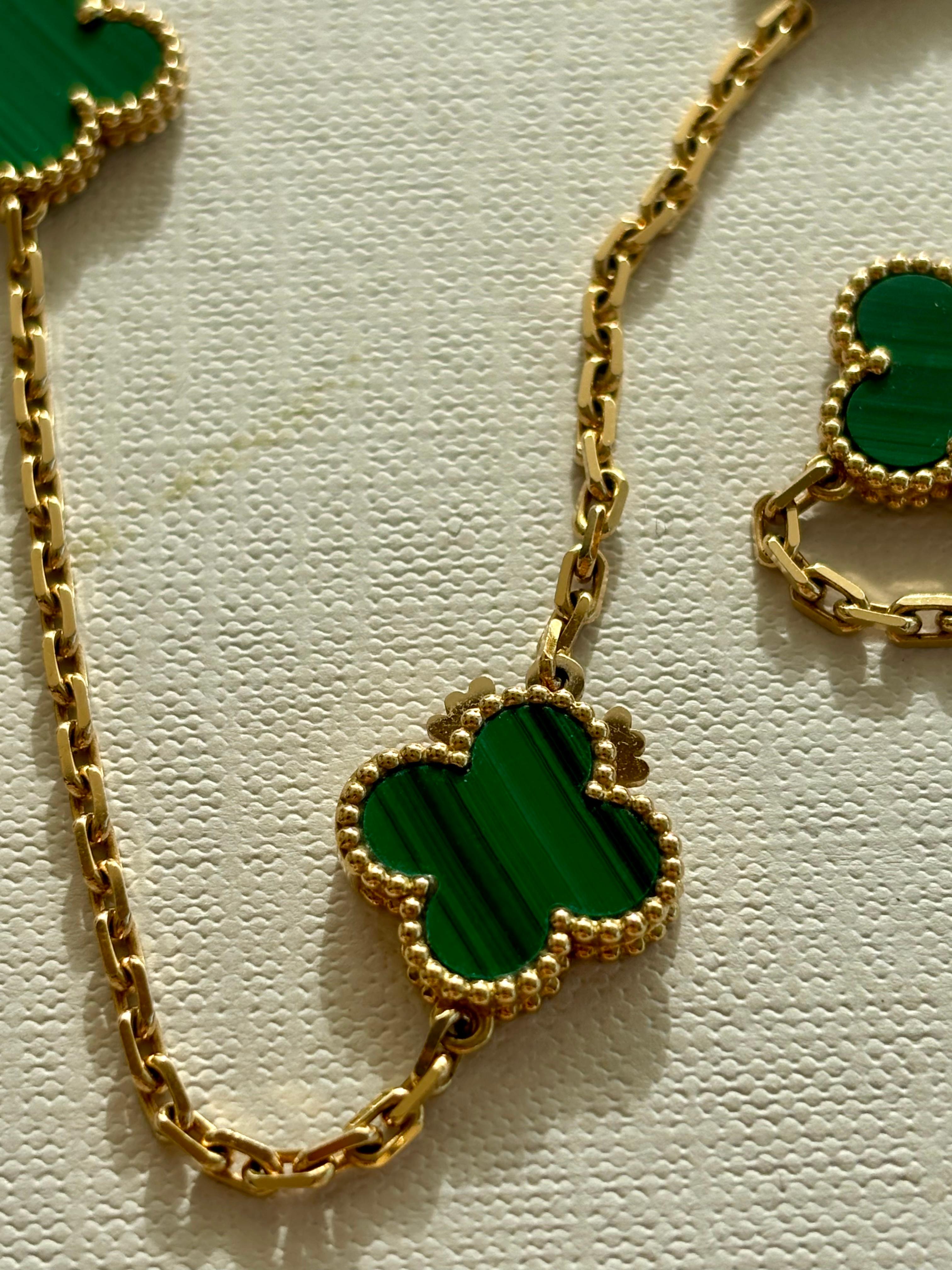 Van Cleef & Arpels Magic Alhambra Halskette aus Gelbgold mit langenen Motiven im Angebot 6