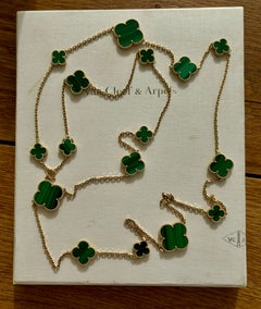 Van Cleef & Arpels, collier Magic Alhambra à longs motifs en or jaune