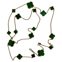 Van Cleef & Arpels, collier Magic Alhambra à longs motifs en or jaune