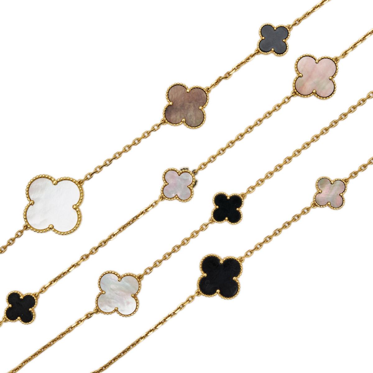 Créées en 2006 par Van Cleef & Arpels, les créations joaillières Magic Alhambra rassemblent des motifs de l'Alhambra de différentes tailles qui s'assemblent dans une danse joyeuse. Inspirés par la feuille de trèfle, leurs designs asymétriques