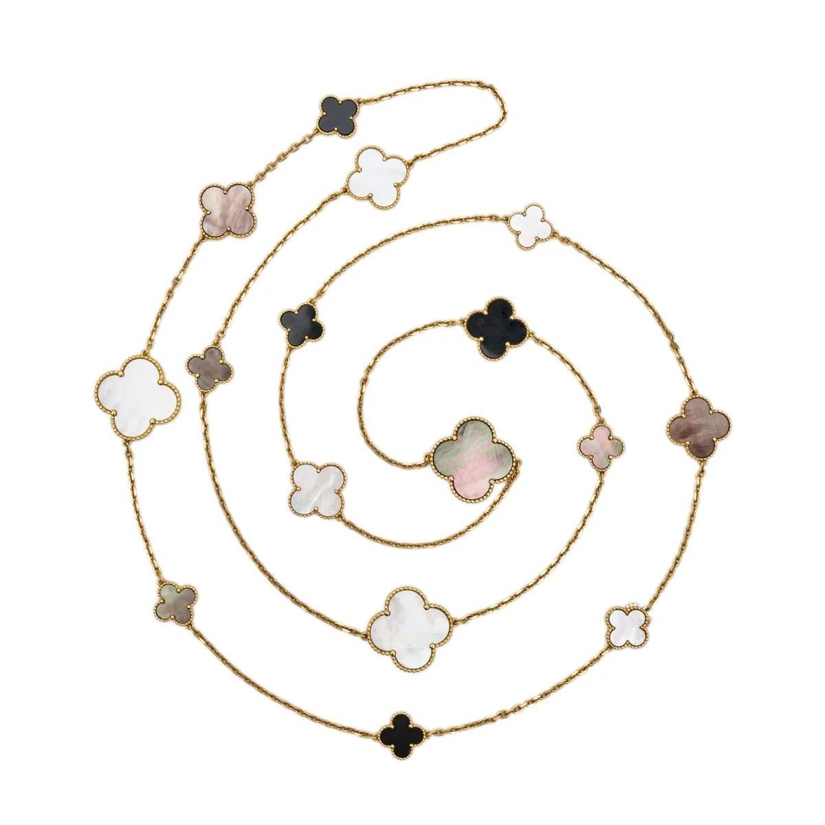 Taille mixte Van Cleef & Arpels Collier long Magic Alhambra en vente