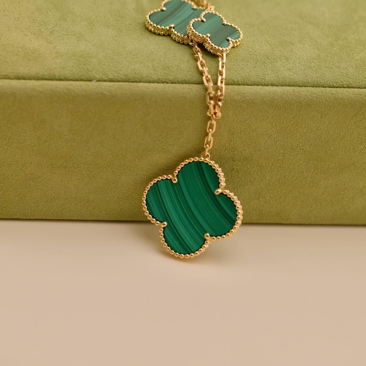 Van Cleef & Arpels Bracelet Magic Alhambra Malachite or jaune 18K Unisexe en vente