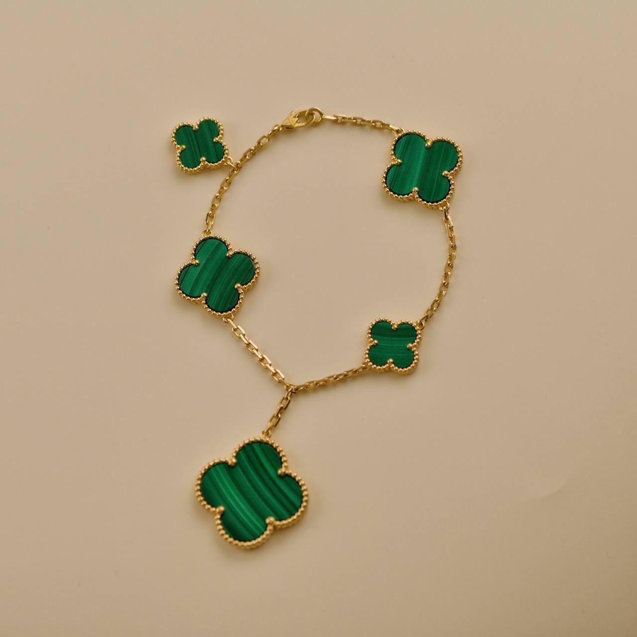 Van Cleef & Arpels Bracciale Magic Alhambra Malachite in oro giallo 18 carati in vendita 1