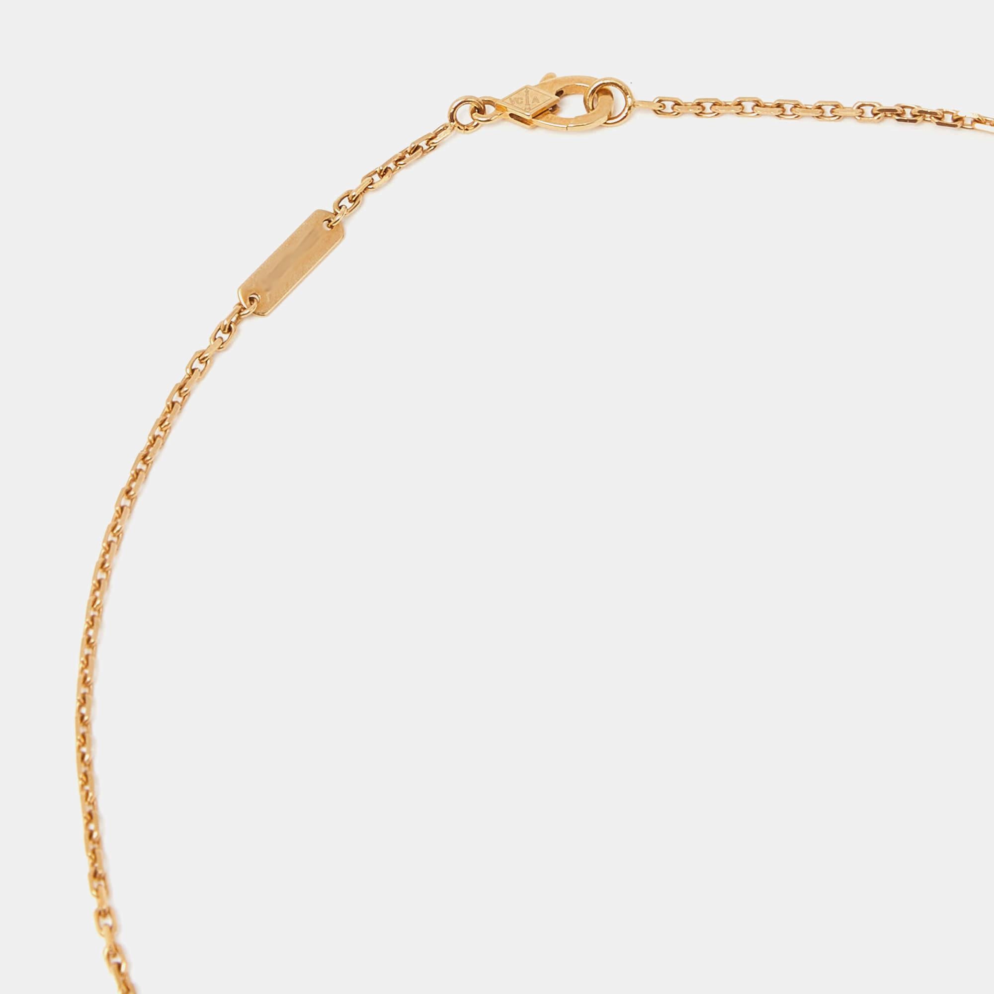 Van Cleef & Arpels Magic Alhambra Malachite 18k Yellow Gold Long Necklace In Good Condition In Dubai, Al Qouz 2
