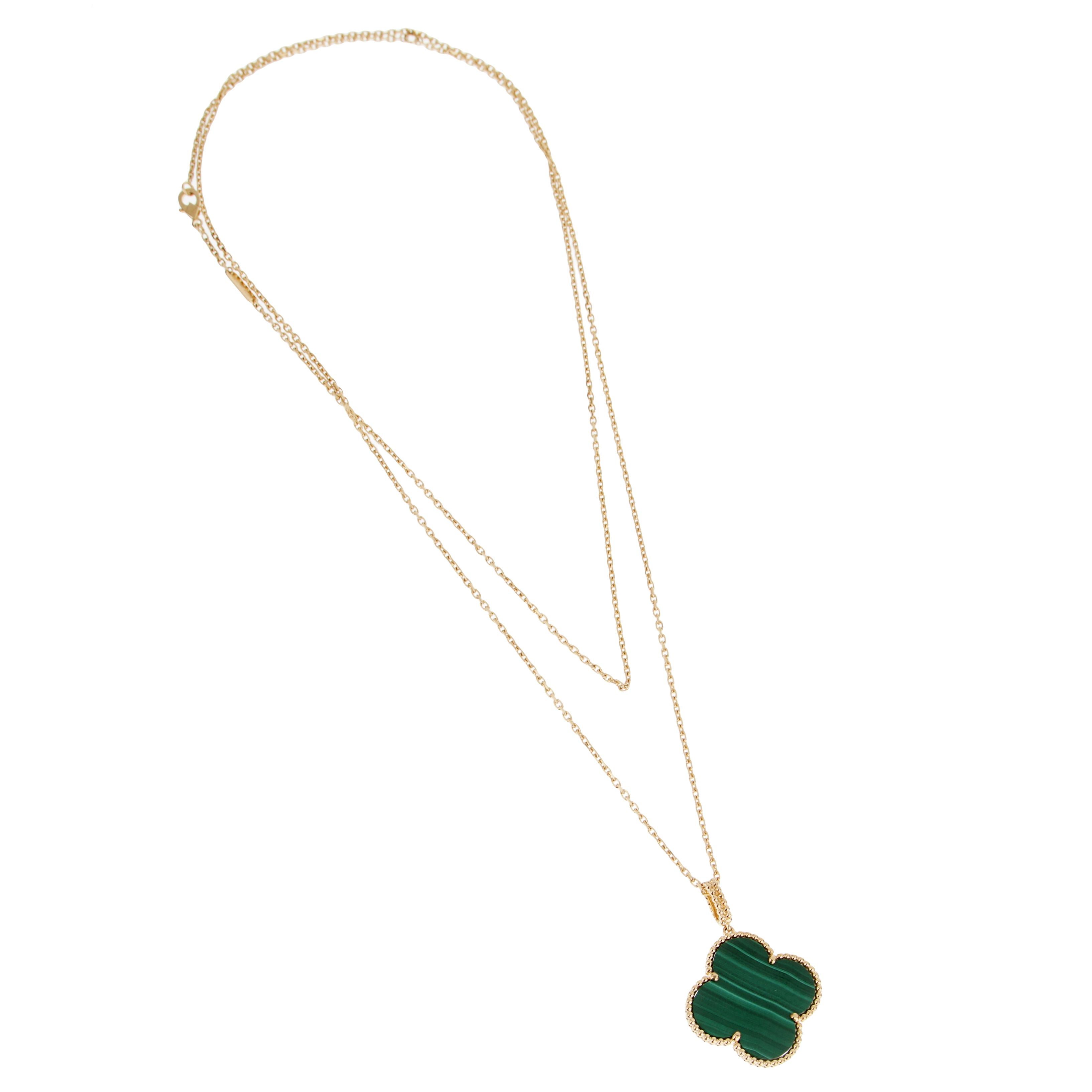 Van Cleef & Arpels Collier Magic Alhambra en malachite et or jaune 18k Excellent état - En vente à Feasterville, PA