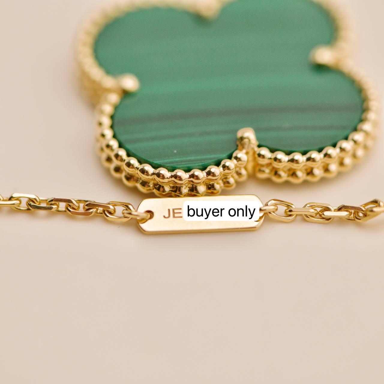 Van Cleef & Arpels Collana Magic Alhambra Malachite in oro giallo 18 carati in vendita 3