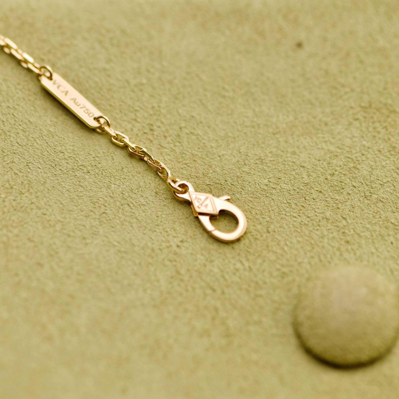 Van Cleef & Arpels Collana Magic Alhambra Malachite in oro giallo 18 carati in vendita 4
