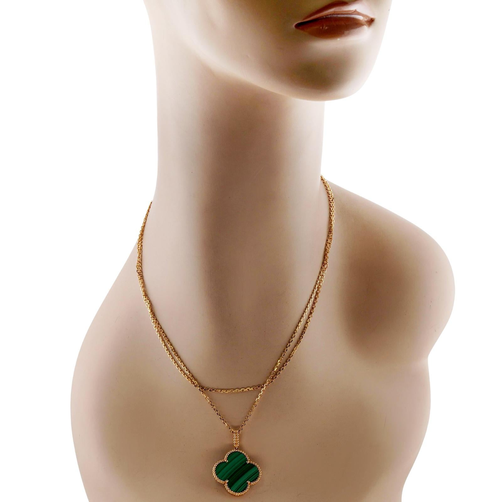 VAN CLEEF & ARPELS Magic Alhambra Malachite Long Pendant Necklace For Sale 1