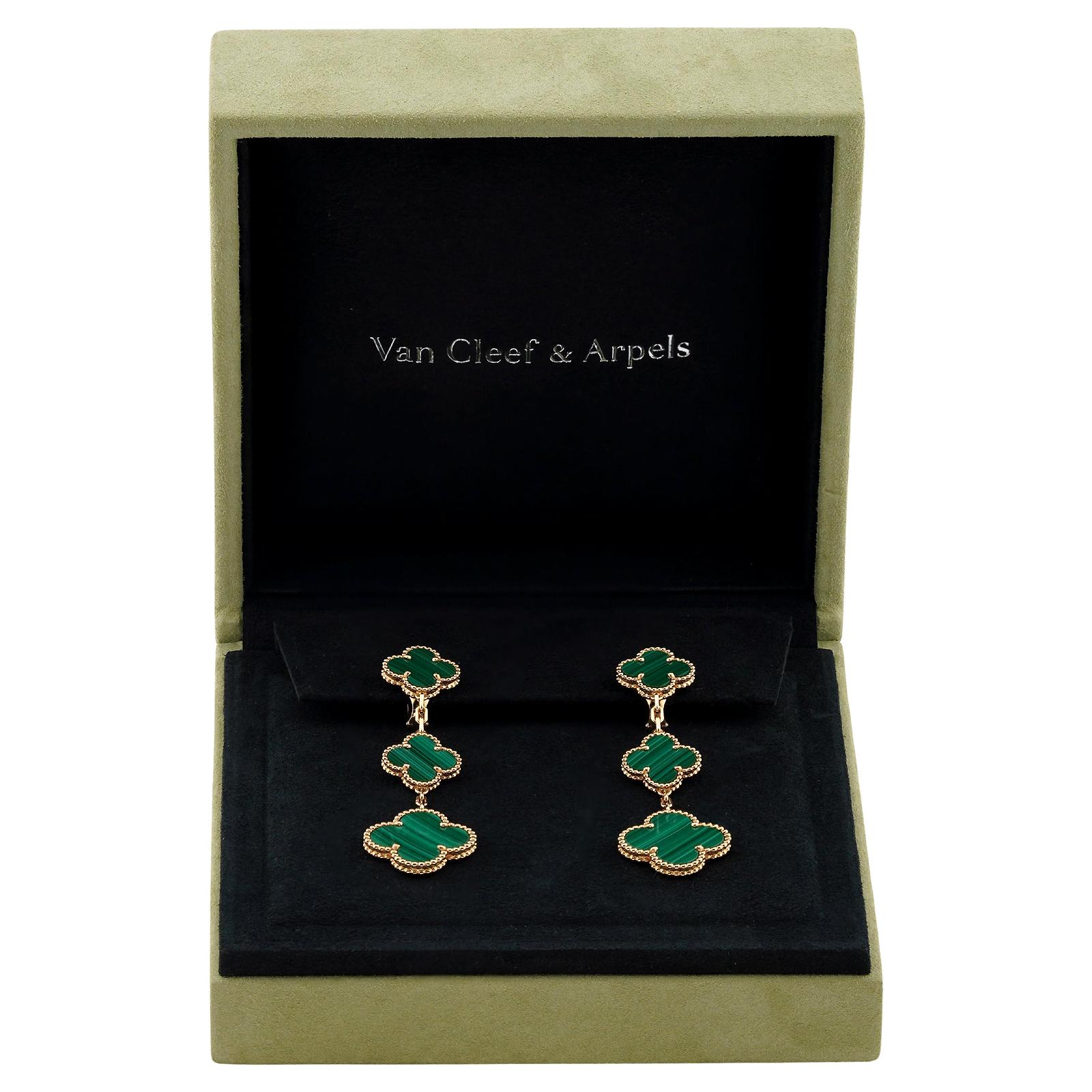 VAN CLEEF & ARPELS Magic Alhambra Malachit-Ohrringe aus Gelbgold mit 3-Motiven (Gemischter Schliff) im Angebot