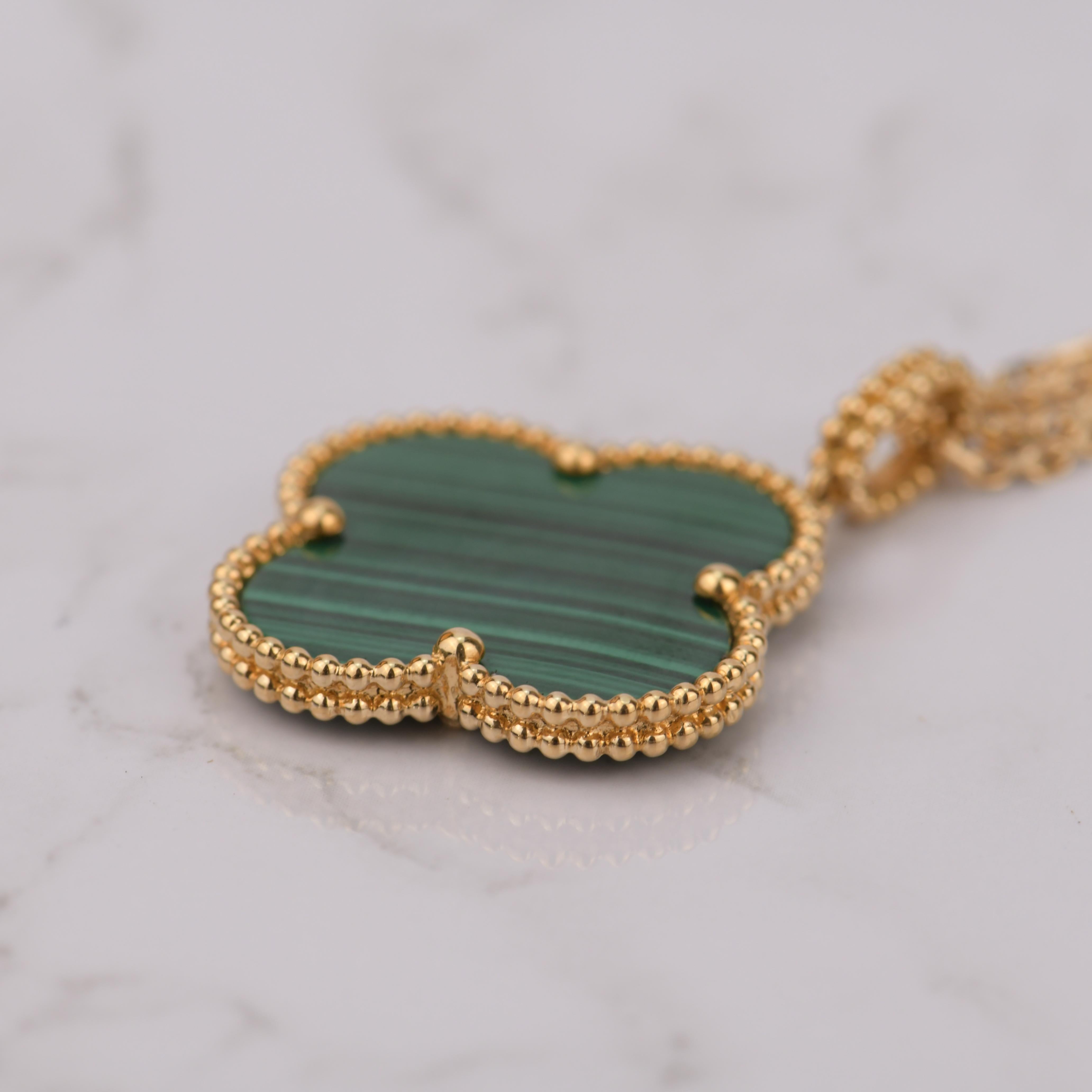 Women's or Men's Van Cleef & Arpels Magic Alhambra Malachite Yellow Gold Pendant Long Necklace