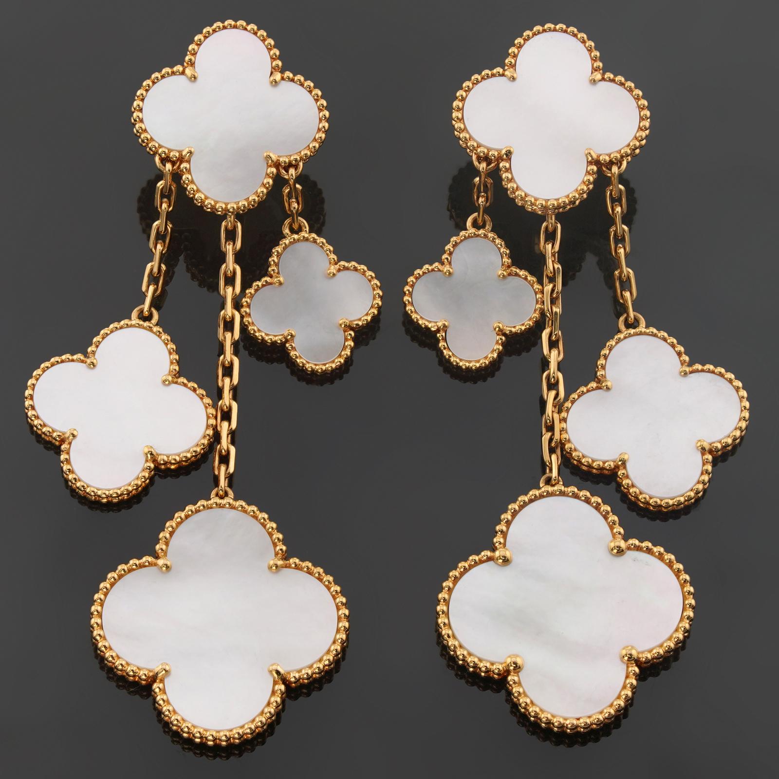 Van Cleef & Arpels Boucles d'oreilles nacre Magic Alhambra 4 motifs en or jaune Excellent état - En vente à New York, NY
