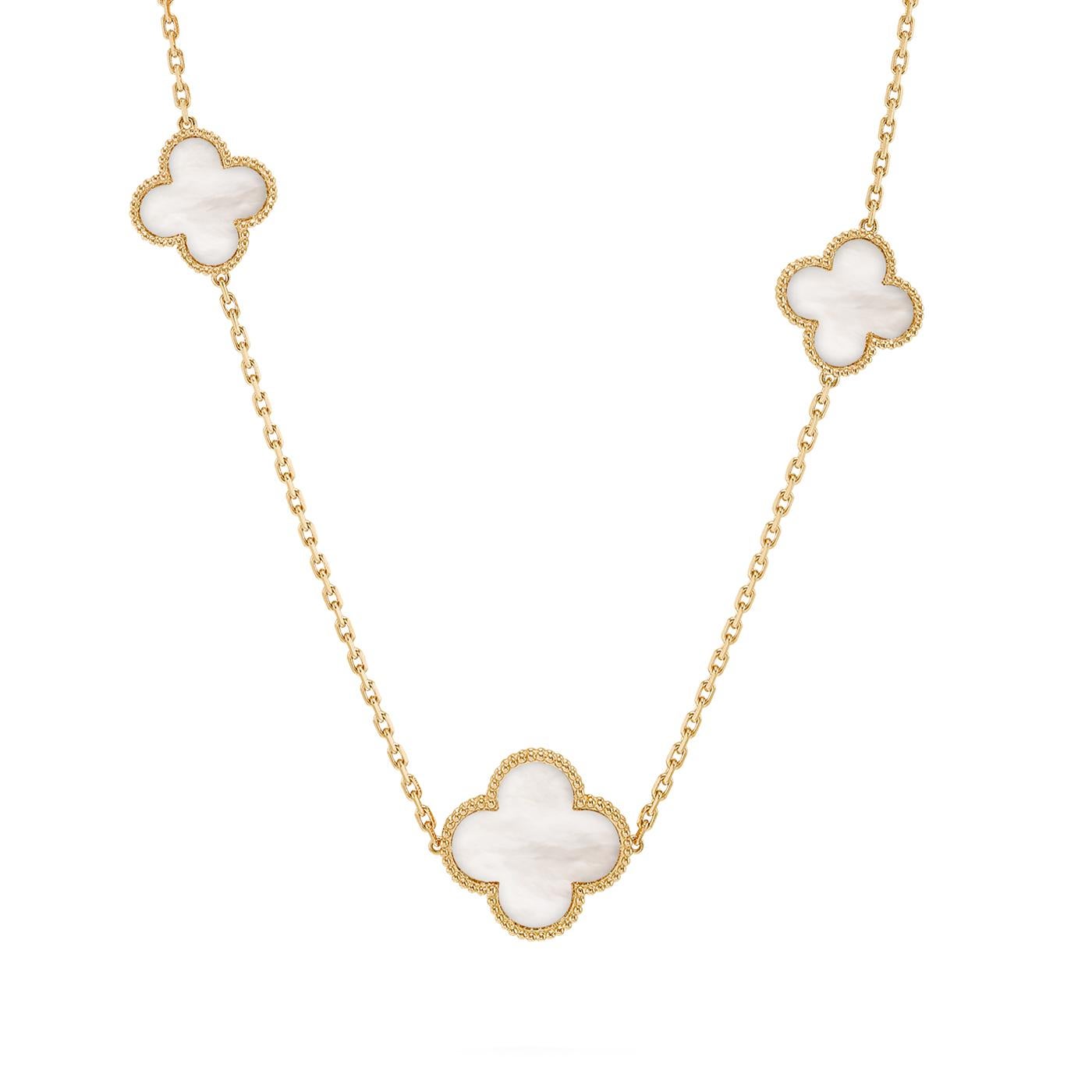 Moderniste Van Cleef & Arpels, collier long Magic Alhambra en or jaune 18 carats et nacre en vente
