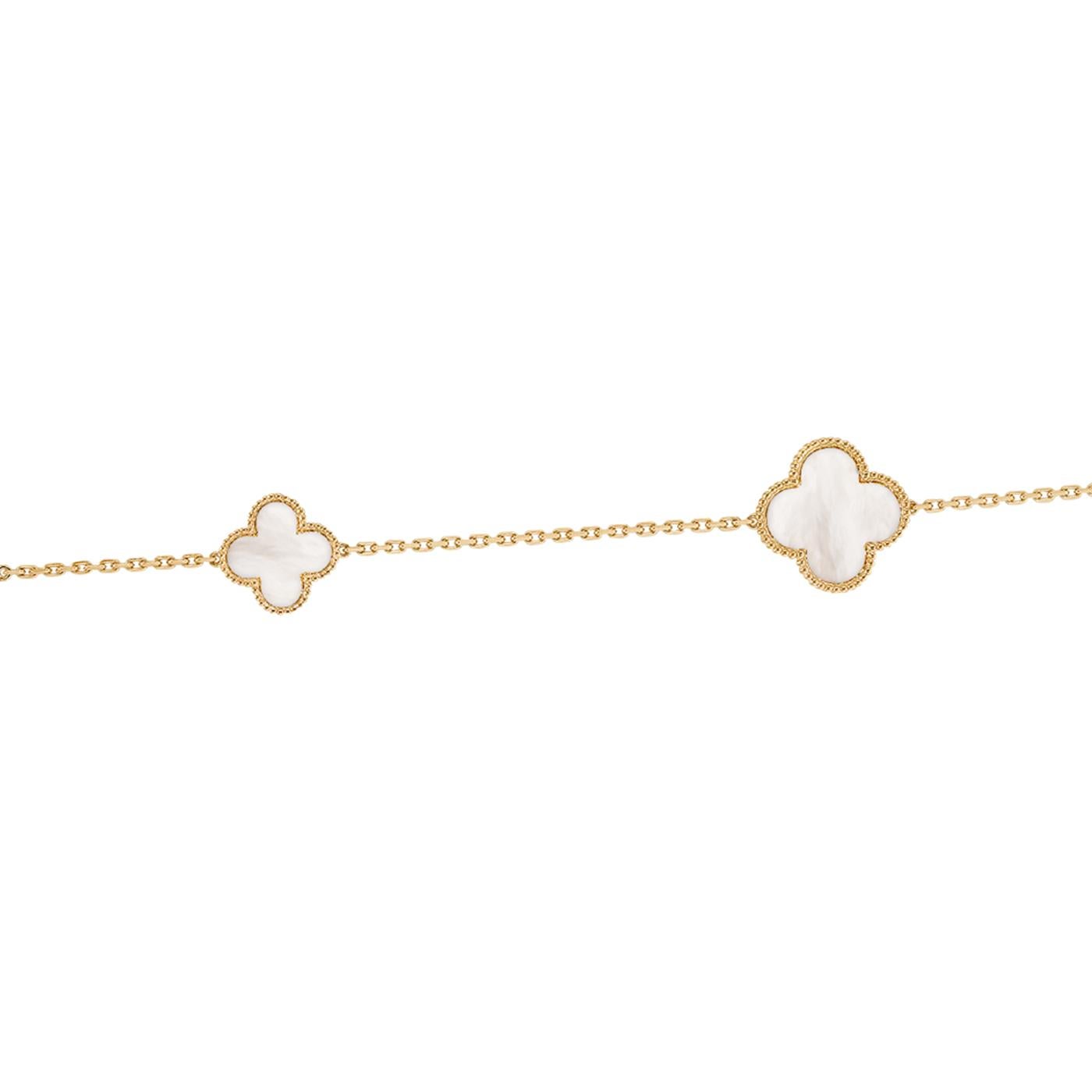 Van Cleef & Arpels, collier long Magic Alhambra en or jaune 18 carats et nacre Excellent état - En vente à Aventura, FL