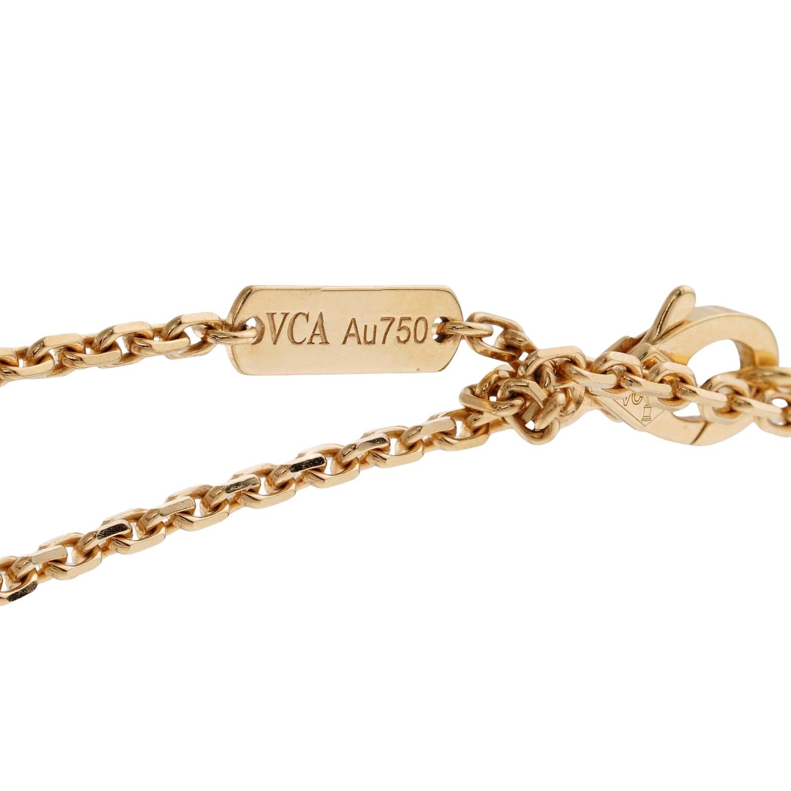 VAN CLEEF & ARPELS Magic Alhambra Mother-of-Pearl Pendant Yellow Gold Necklace 4