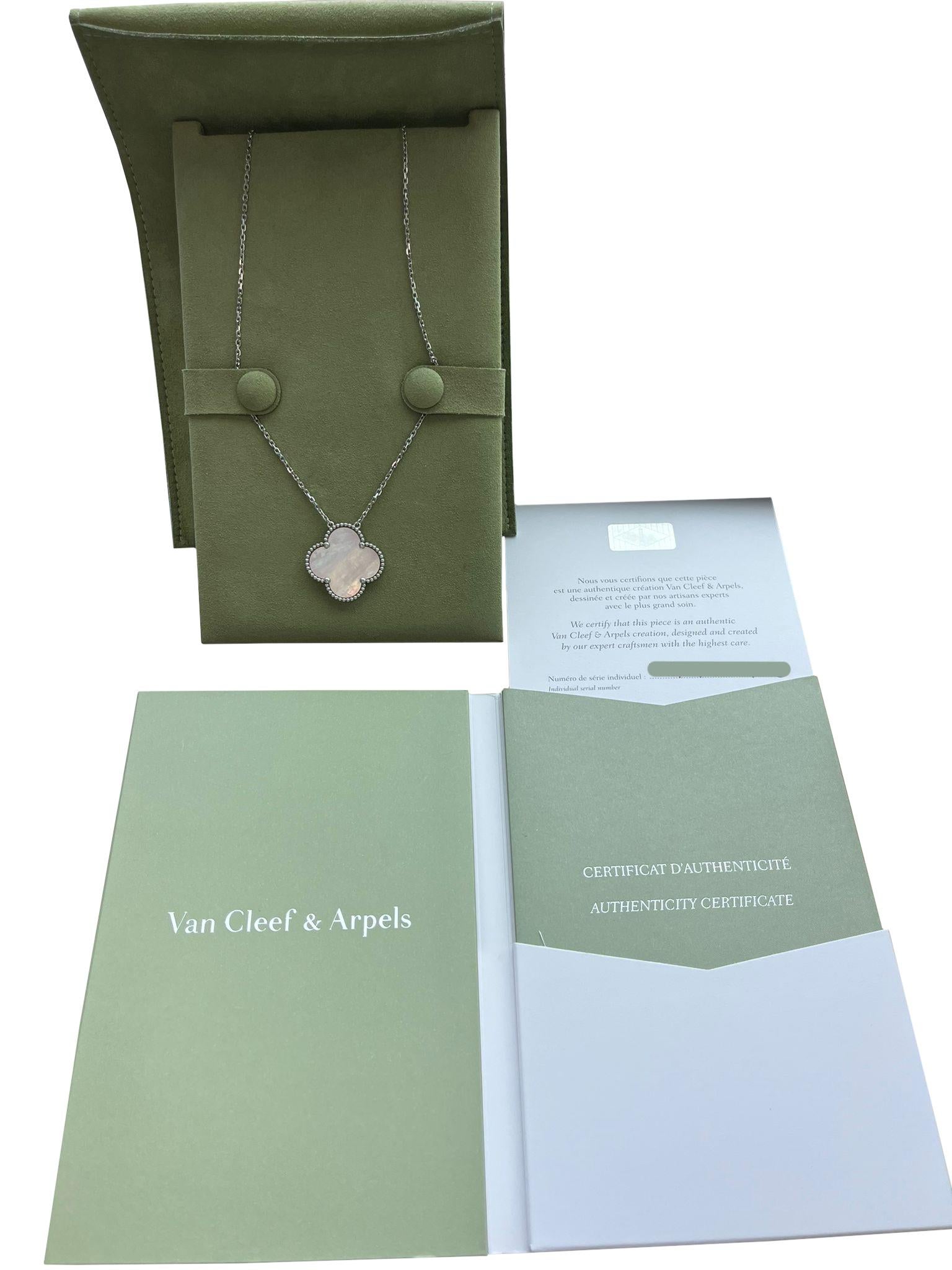 Van Cleef & Arpels Magic Alhambra Colgante Pequeño de Madreperla Oro Blanco de 18 K Modernista en venta