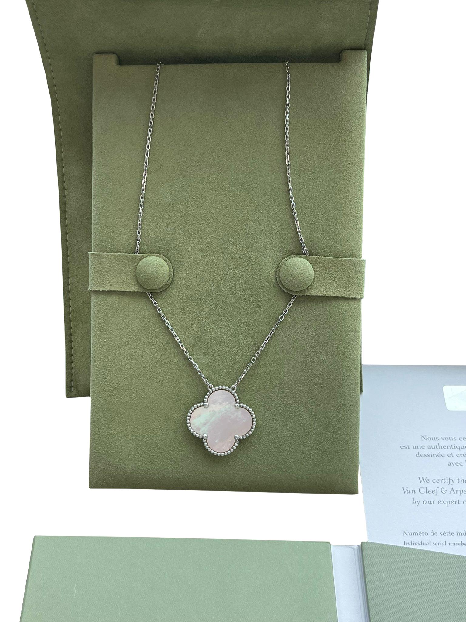 Van Cleef & Arpels Magic Alhambra Colgante Pequeño de Madreperla Oro Blanco de 18 K en venta 1