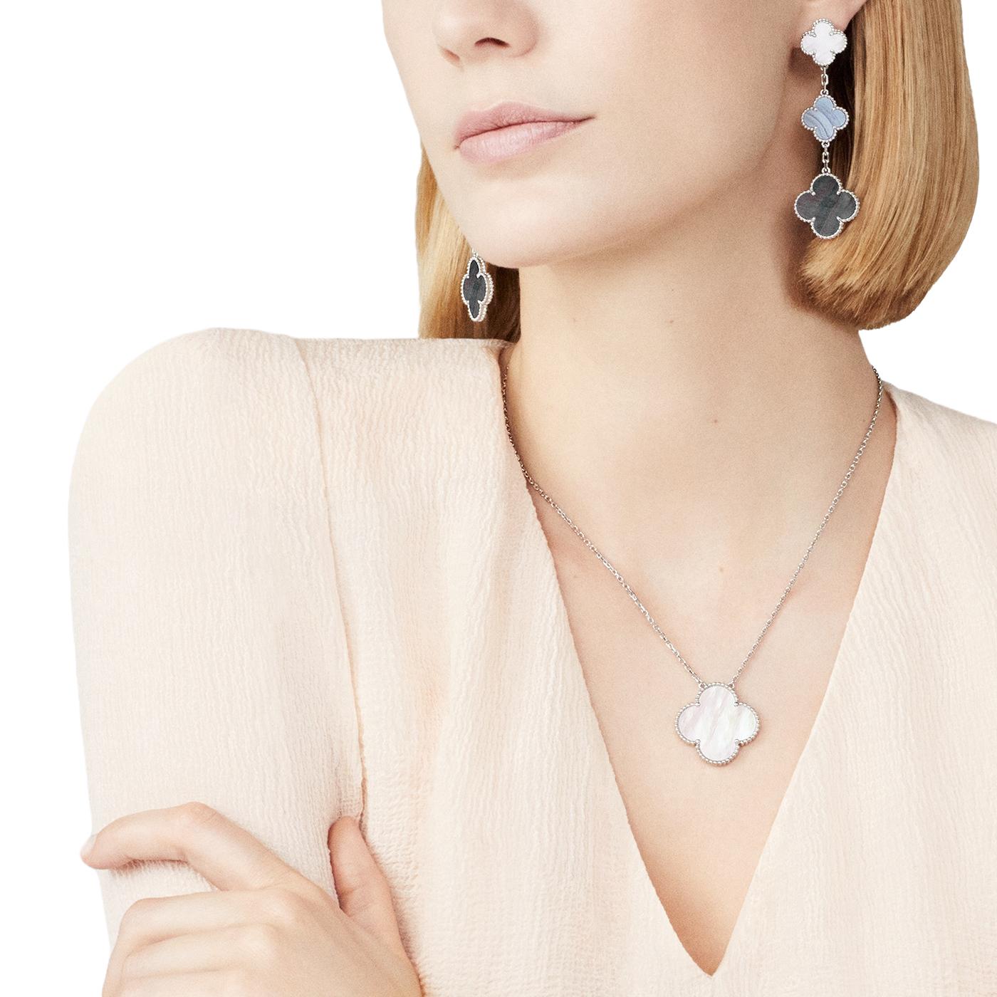 Van Cleef & Arpels Magic Alhambra Colgante Pequeño de Madreperla Oro Blanco de 18 K en venta 2