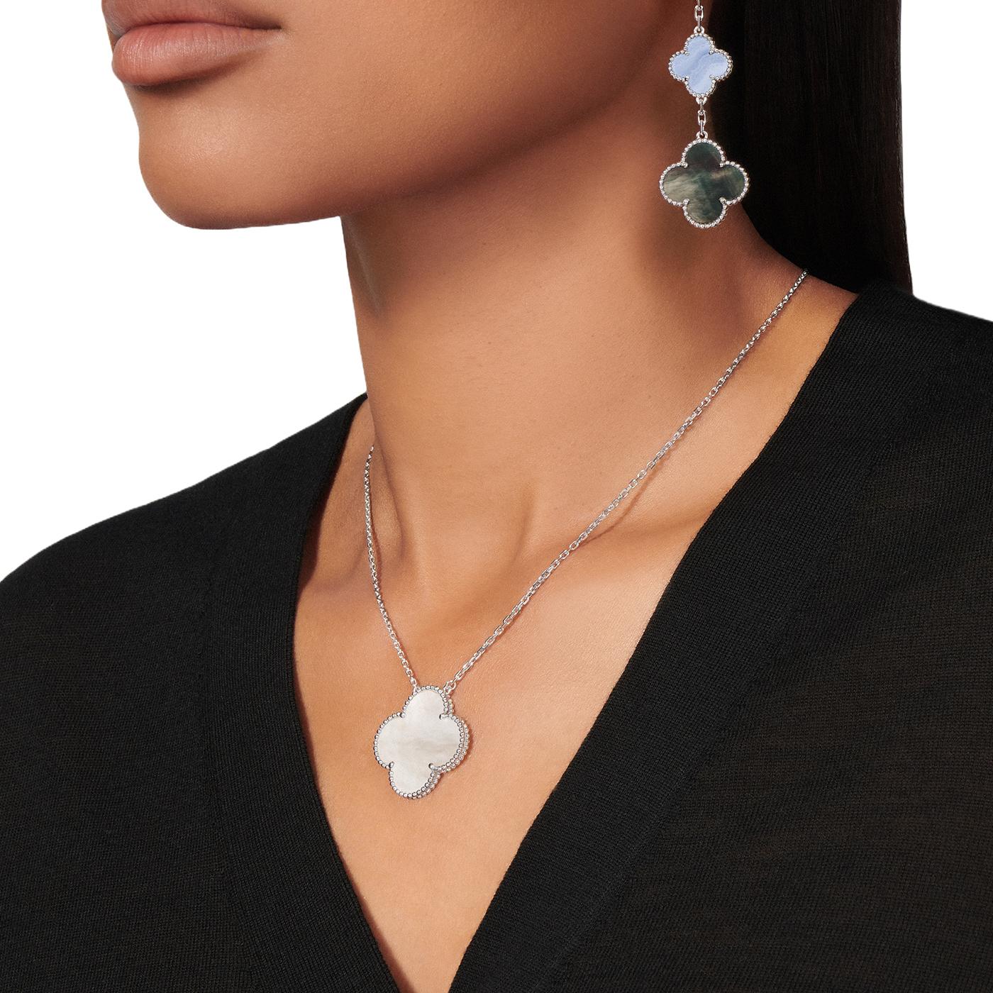 Van Cleef & Arpels Magic Alhambra Colgante Pequeño de Madreperla Oro Blanco de 18 K en venta 3