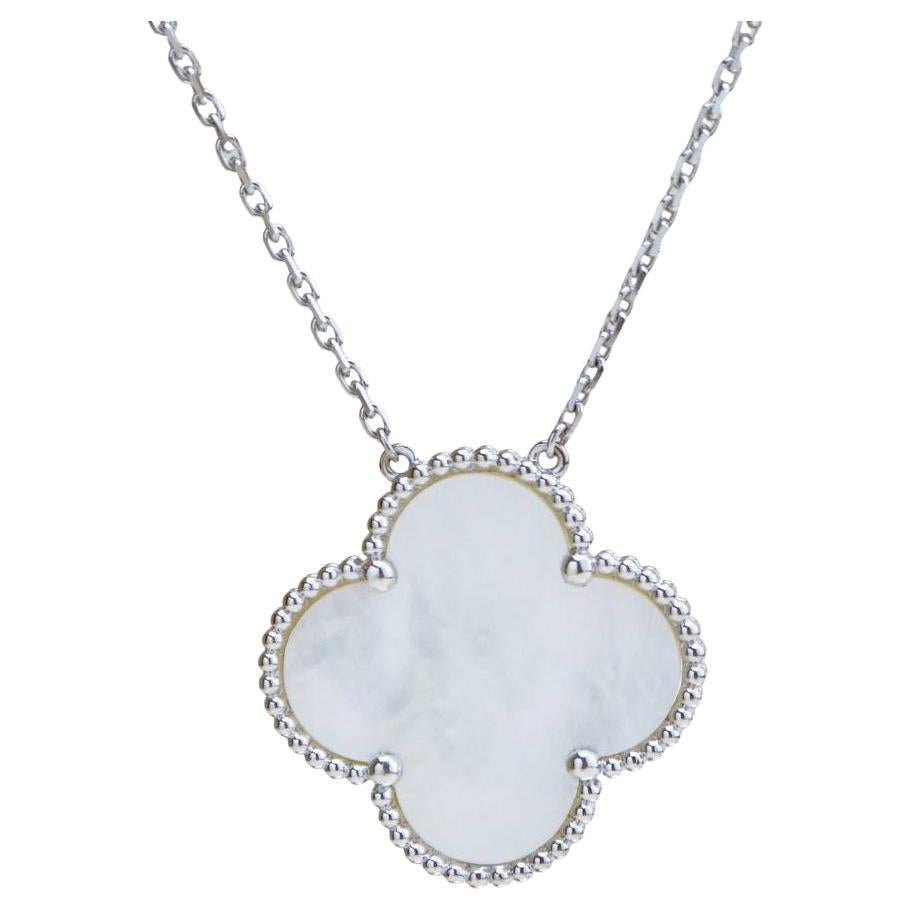 Van Cleef & Arpels Magic Alhambra Perlmutter Weißgold Anhänger Halskette im Angebot