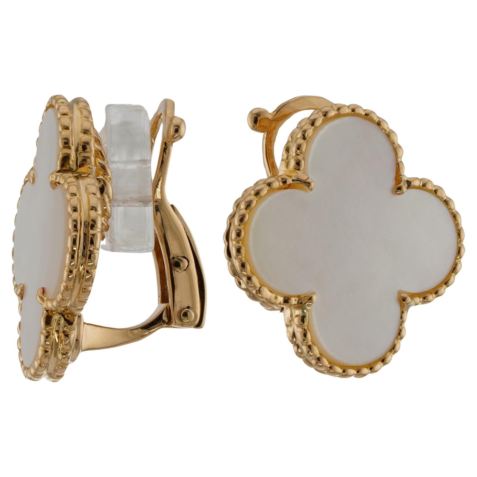 VAN CLEEF & ARPELS Magic Alhambra Perlmutt-Ohrringe aus Gelbgold 1