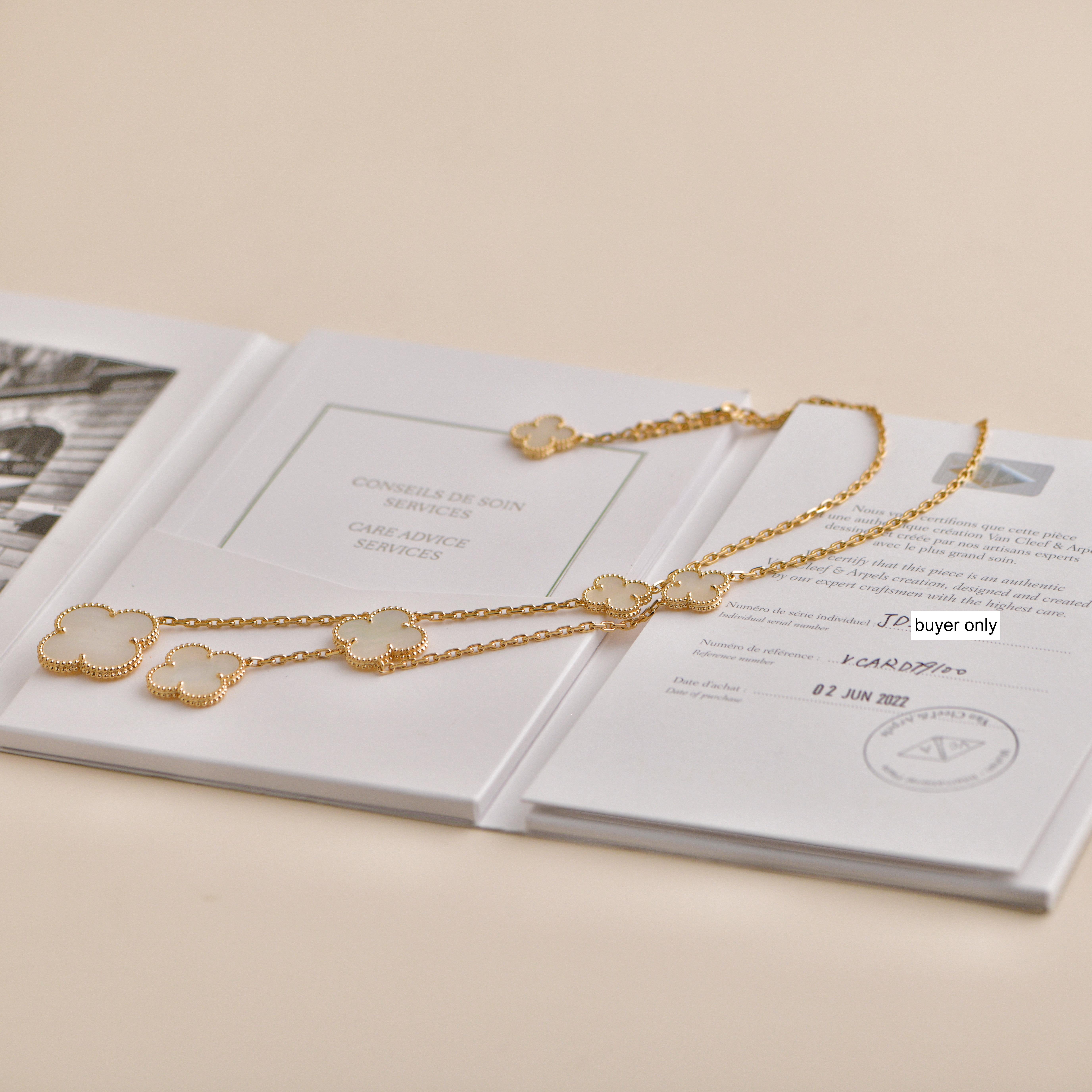 Van Cleef & Arpels Magic Alhambra Mother of Pearl Yellow Gold Necklace In Excellent Condition In Banbury, GB