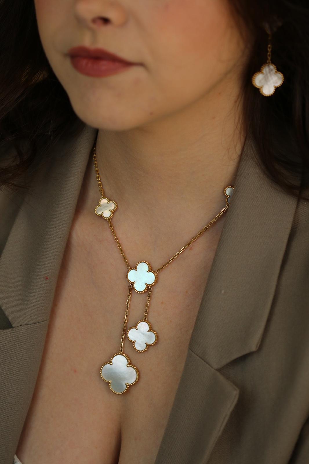 Van Cleef & Arpels Magic Alhambra Mother of Pearl Yellow Gold Necklace In Excellent Condition In Banbury, GB