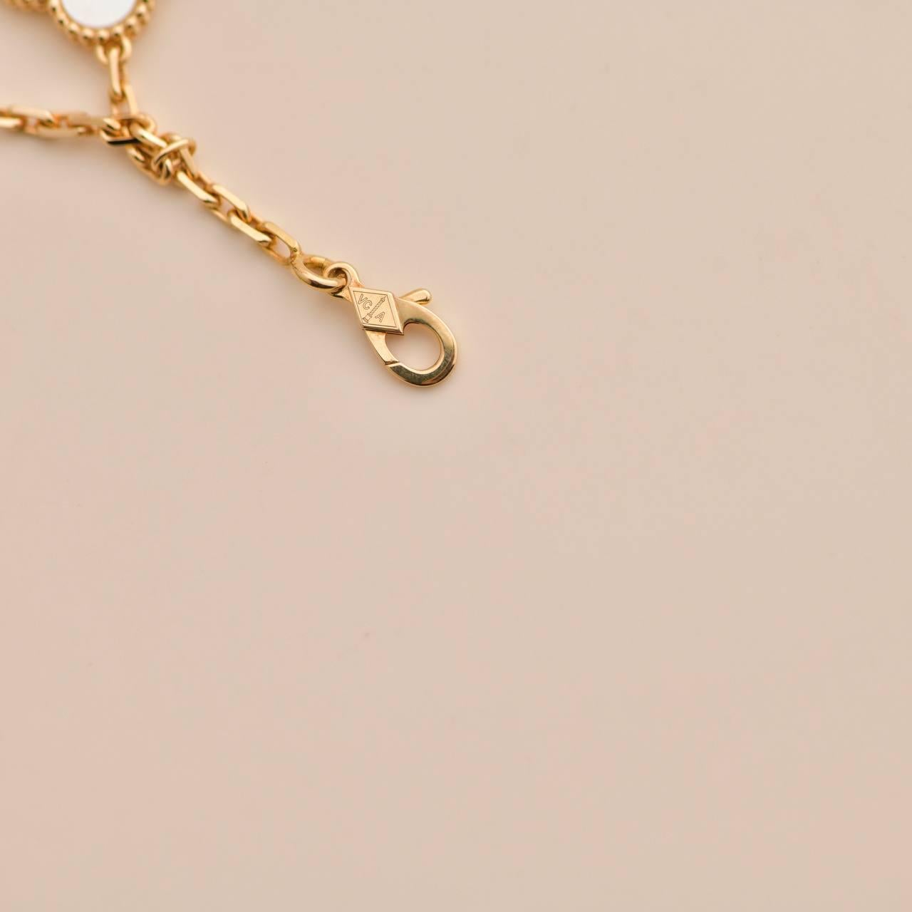 Women's or Men's Van Cleef & Arpels Magic Alhambra Mother of Pearl Yellow Gold Necklace