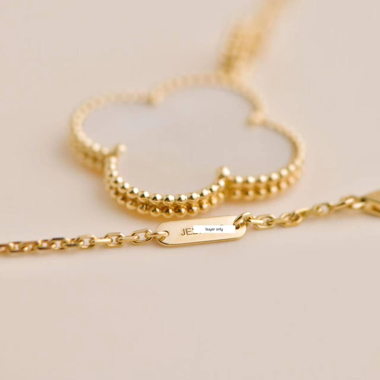 Van Cleef & Arpels Magic Alhambra Mother of Pearl Yellow Gold Pendant Necklace In Excellent Condition In Banbury, GB