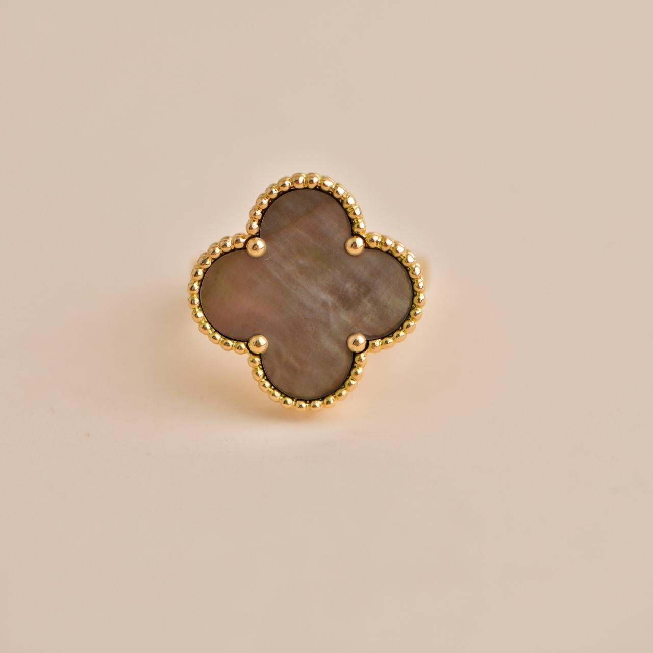 Van Cleef & Arpels Magic Alhambra Mother of Pearl Yellow Gold Ring Size 52 In Excellent Condition In Banbury, GB