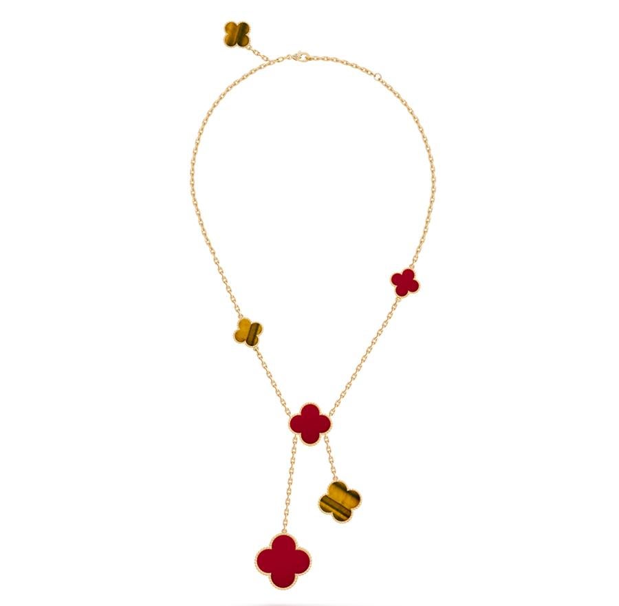 Description
Created in 2006 by Van Cleef & Arpels, the Magic Alhambra(R) jewelry creations gather different-sized Alhambra motifs, coming together in a joyful dance. Inspired by the clover leaf, their asymmetric designs feature different