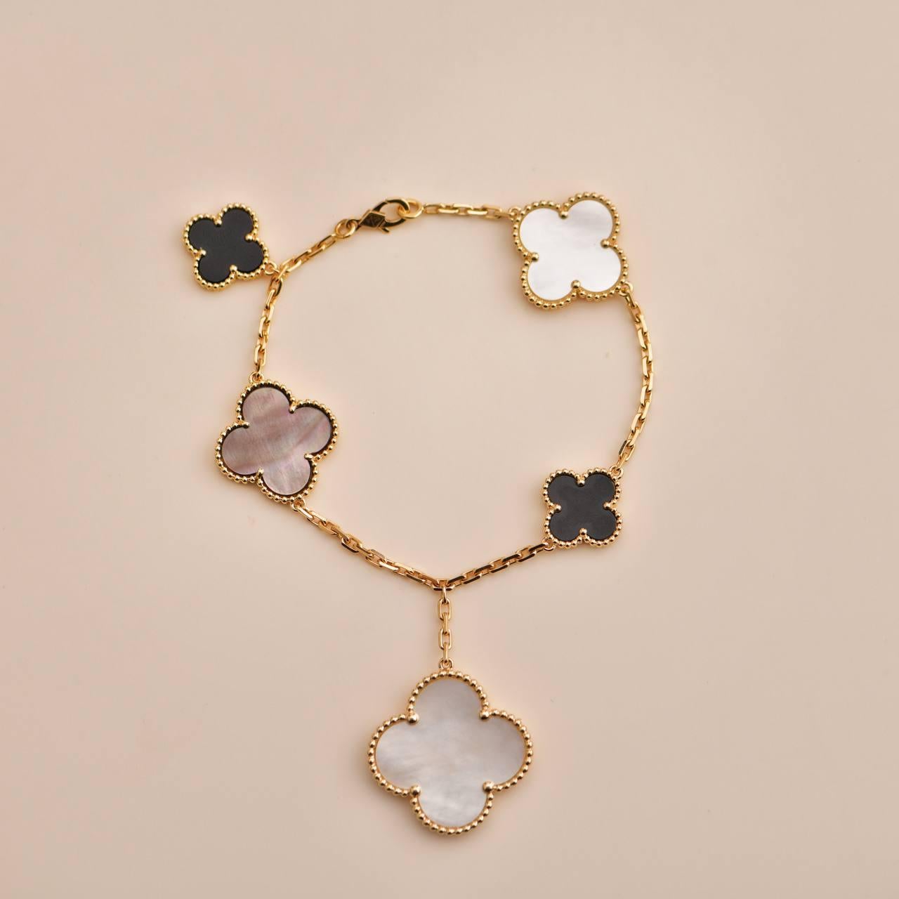 Van Cleef & Arpels Magic Alhambra Armband aus Onyx und Perlmutt im Zustand „Hervorragend“ in Banbury, GB