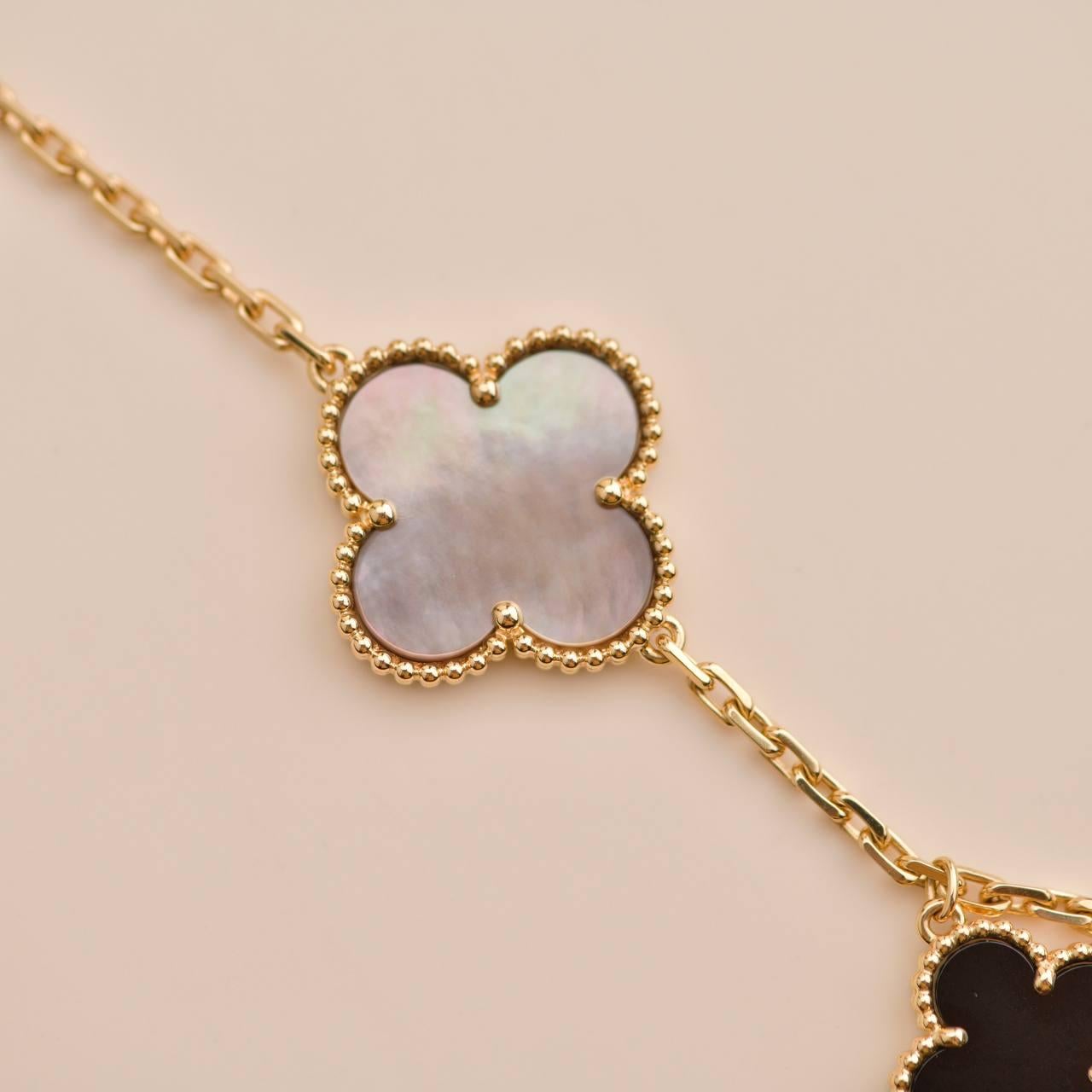 Van Cleef & Arpels Magic Alhambra Armband aus Onyx und Perlmutt für Damen oder Herren