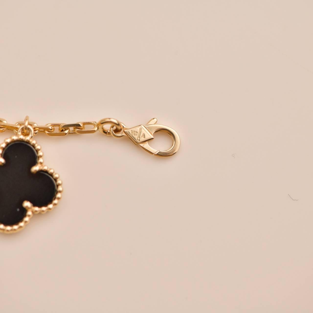 Van Cleef & Arpels Magic Alhambra Armband aus Onyx und Perlmutt 1