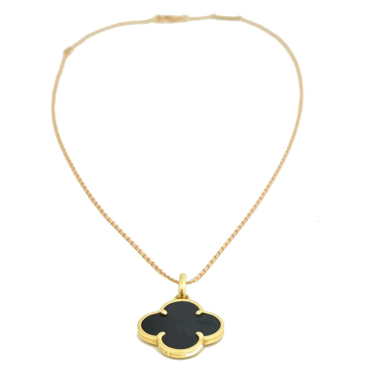 Designer: Van Cleef & Arpels

Kollektion: Magische Alhambra

Metall: Gelbgold

Metallreinheit: 18k

Steine: Schwarzer Onyx

Gesamtgewicht des Artikels (g): 4.5

Abmessungen: 20.05 x 22::72 mm

Dicke: 2.24 mm

Enthält: 24 Monate Brilliance Jewels