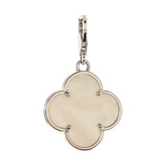 Van Cleef & Arpels Magic Alhambra Anhänger Charm Anhänger & Charms 18K Weißgold