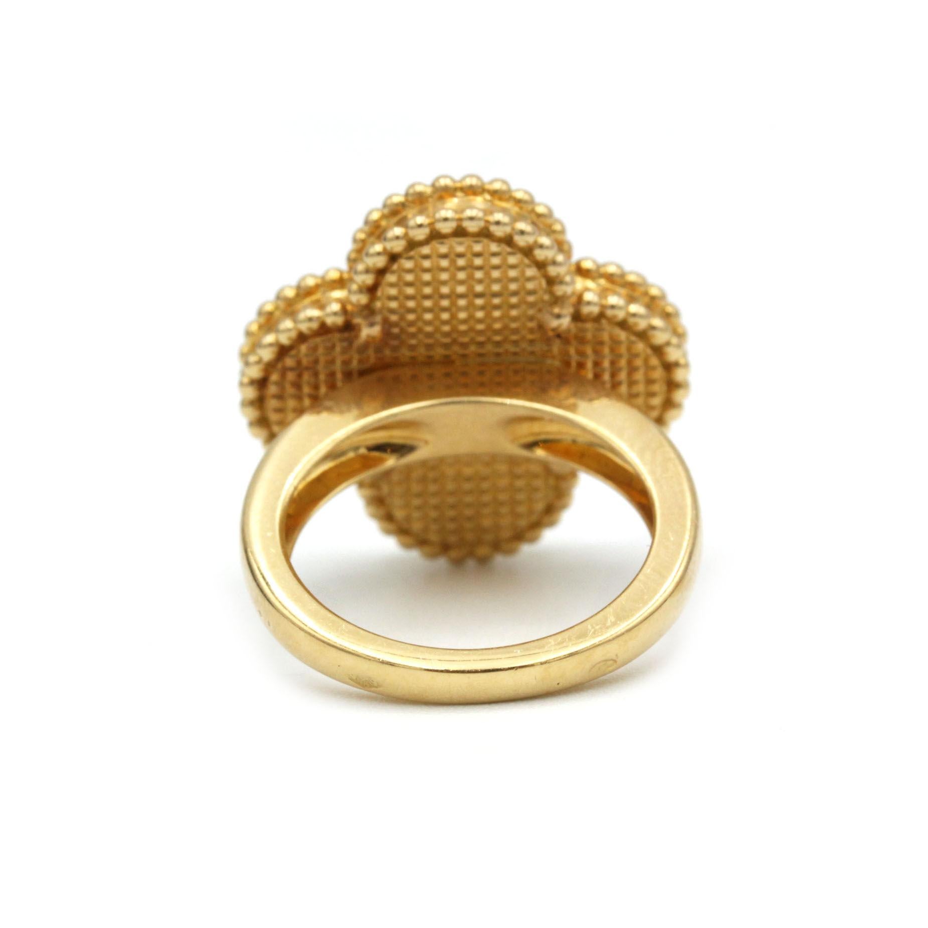 Van Cleef & Arpels Magic Alhambra Ring in Yellow Gold with Malachite In Good Condition In MONTMORENCY, FR