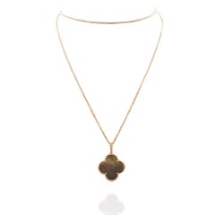 Van Cleef & Arpels Pendentif Magic Alhambra en or rose et nacre