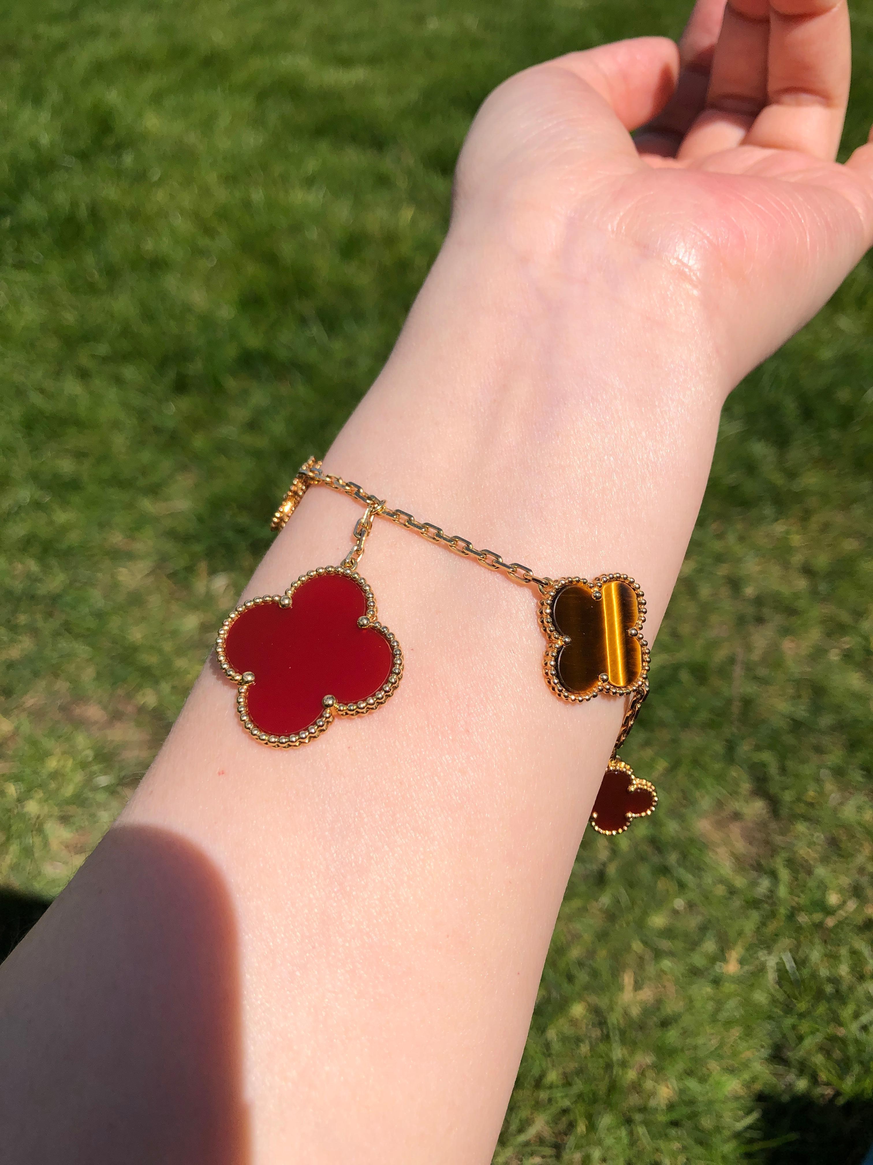 Van Cleef & Arpels Magic Alhambra Tiger's Eye and Red Carnelian Bracelet In Excellent Condition In Banbury, GB