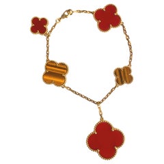 Van Cleef & Arpels Bracelet Magic Alhambra en oeil de tigre et cornaline rouge