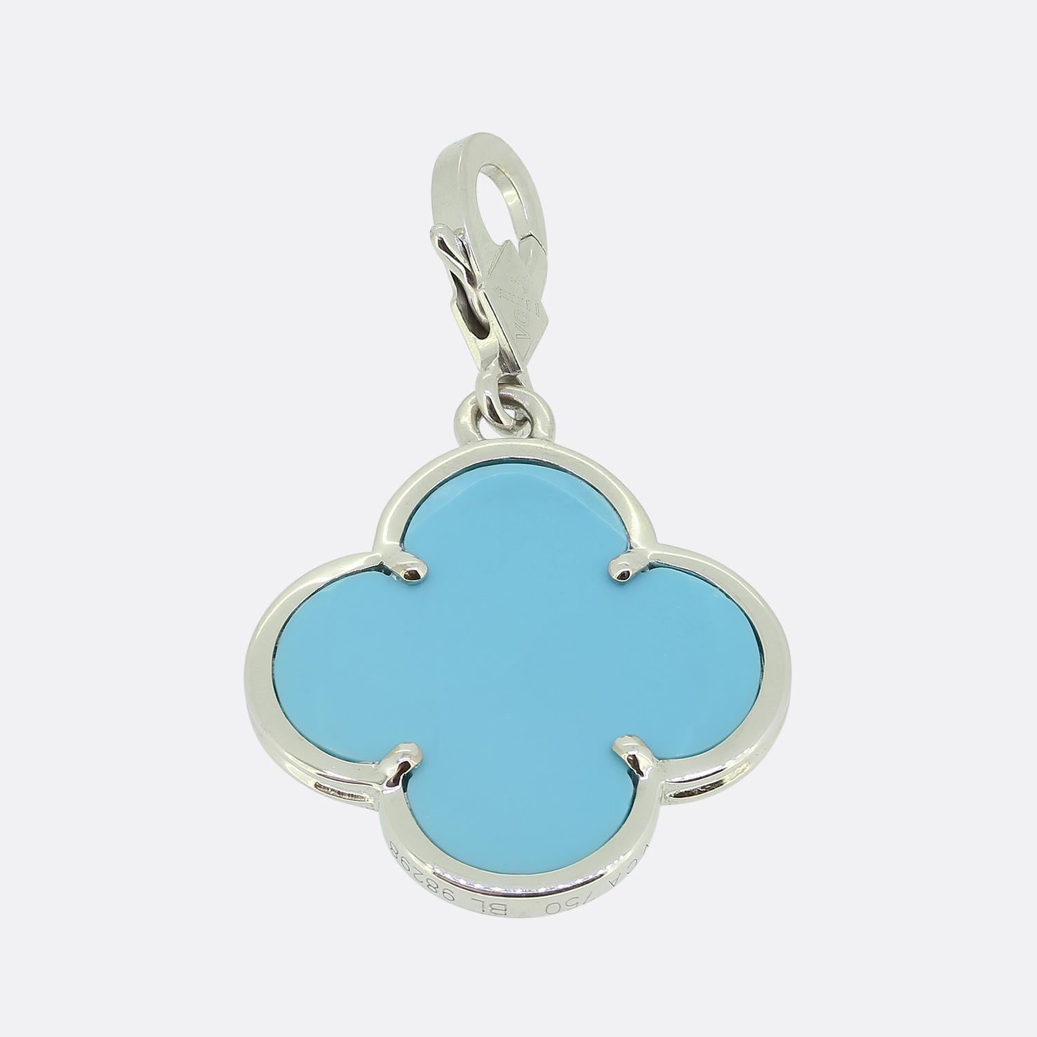 Here we have a bold pendant from the world renowned luxury jewellery house of Van Cleef & Arpels. This piece forms part of the Magic Alhambra collection and showcases the iconic clover motif with a smooth 18ct white gold bordering and turquoise