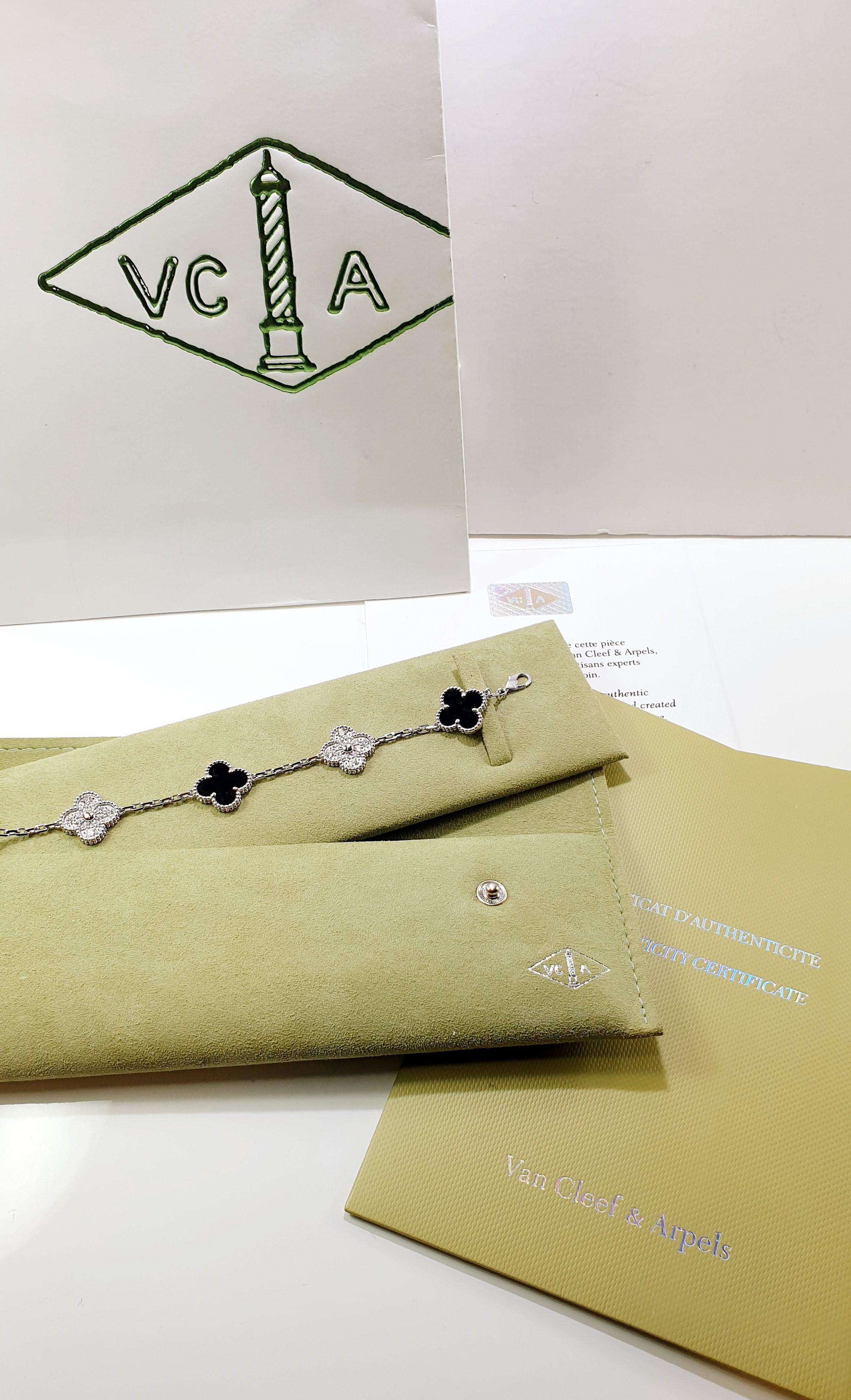 Van Cleef & Arpels Magic Alhambra Ohrringe aus Weißgold mit Onyx und Diamanten 2
