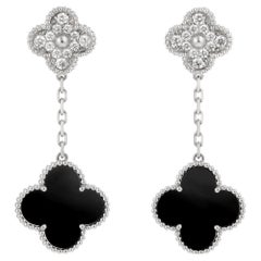 Van Cleef & Arpels Boucles d'oreilles Magic Alhambra en or blanc, onyx et diamants