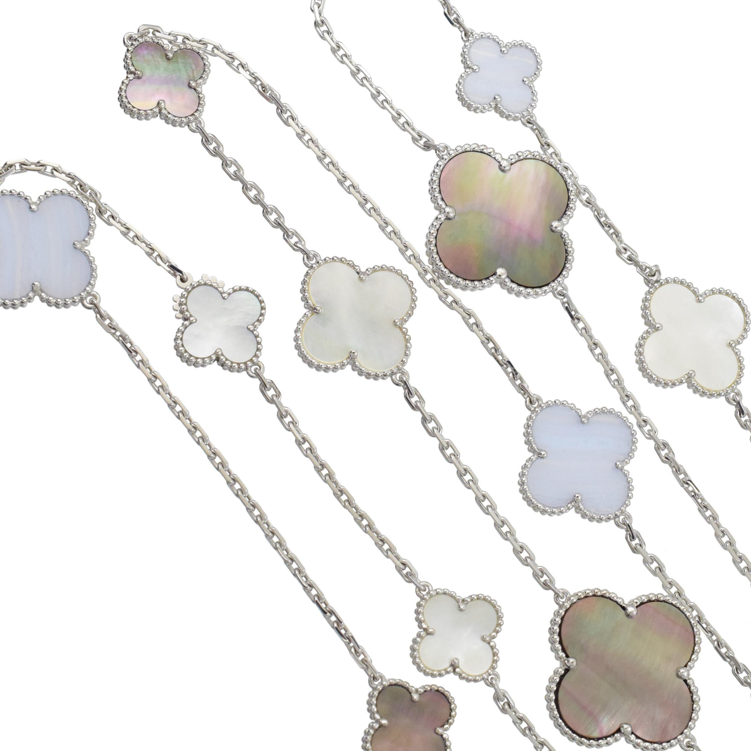  Van Cleef & Arpels Halskette mit 16 Motiven, „Magic“ MOP und Chalcedon Damen im Angebot