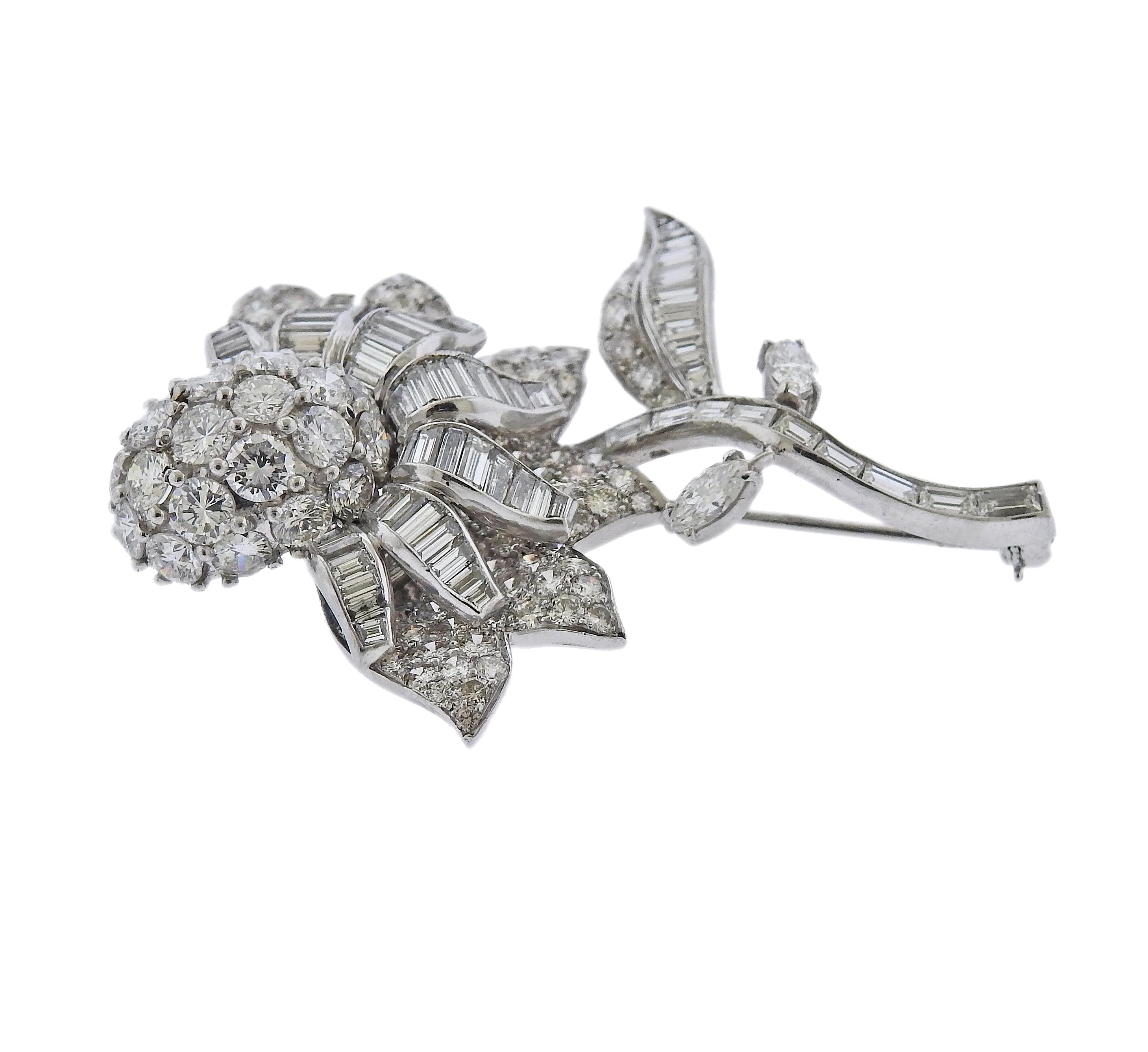 Impressive and timeless platinum flower brooch by Van Cleef & Arpels, set in platinum, with approx. 16 carats in FG/VVS diamonds. Brooch is 2 1/8
