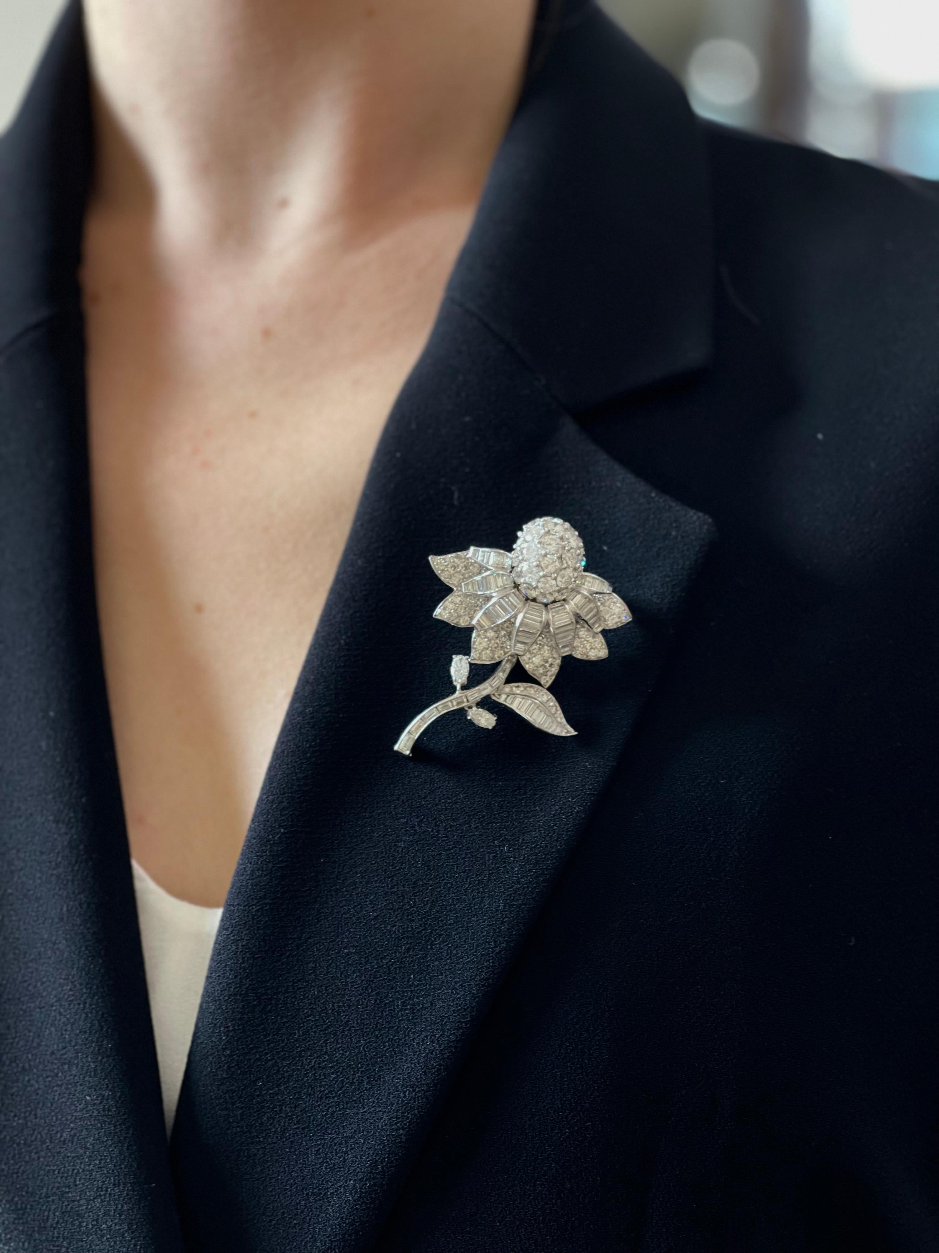 Women's Van Cleef & Arpels Magnificent 16 Carat Diamond Platinum Flower Brooch For Sale