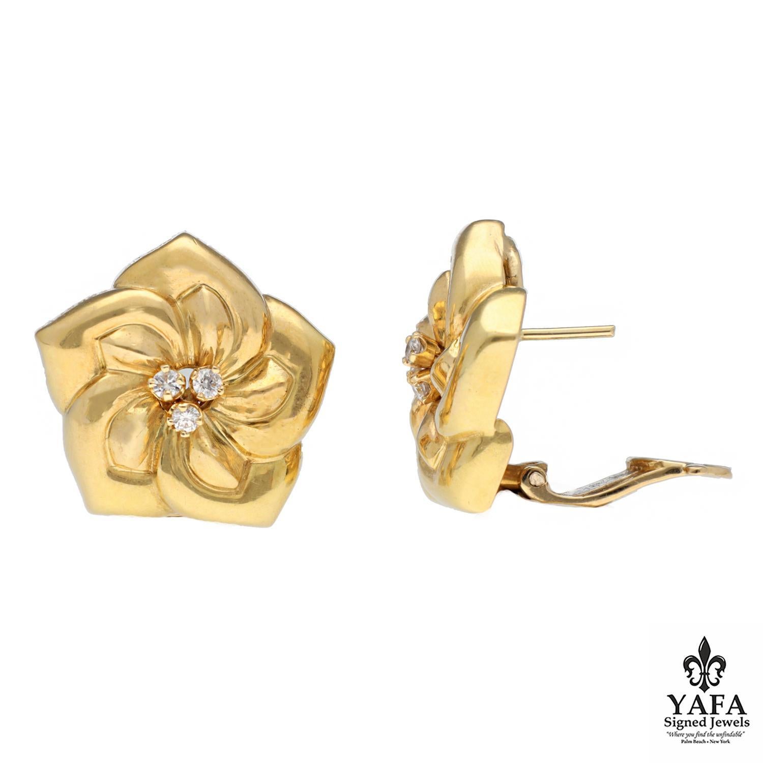 Van Cleef & Arpels Fermaglio per orecchie con fiore di magnolia In condizioni ottime in vendita a New York, NY